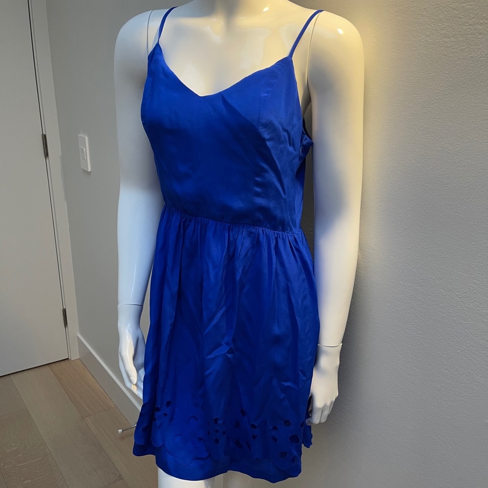 5|48 Bright blue dress
